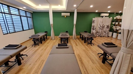 Spacious therapy room at The Flexologist, Kuala Lumpur, Wilayah Persekutuan Kuala Lumpur, MY with massage tables.