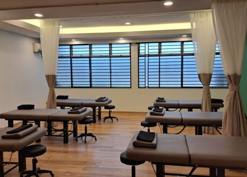 Relaxing massage room at The Flexologist in Kuala Lumpur, Wilayah Persekutuan Kuala Lumpur, MY.