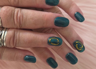 Stylish green nails with gold accents by Fab Nails - Mobile Nail Services in Newcastle upon Tyne, England, GB.