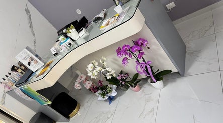 Accogliente reception con fiori presso Sister beauty jv, Candia Lomellina, Lombardia, IT.