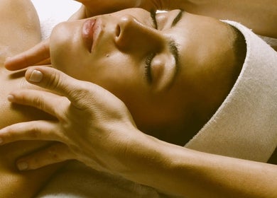 Masaje relajante en el Tala Spa Relax, Alella, Catalunya, ES, mostrando una experiencia de serenidad.