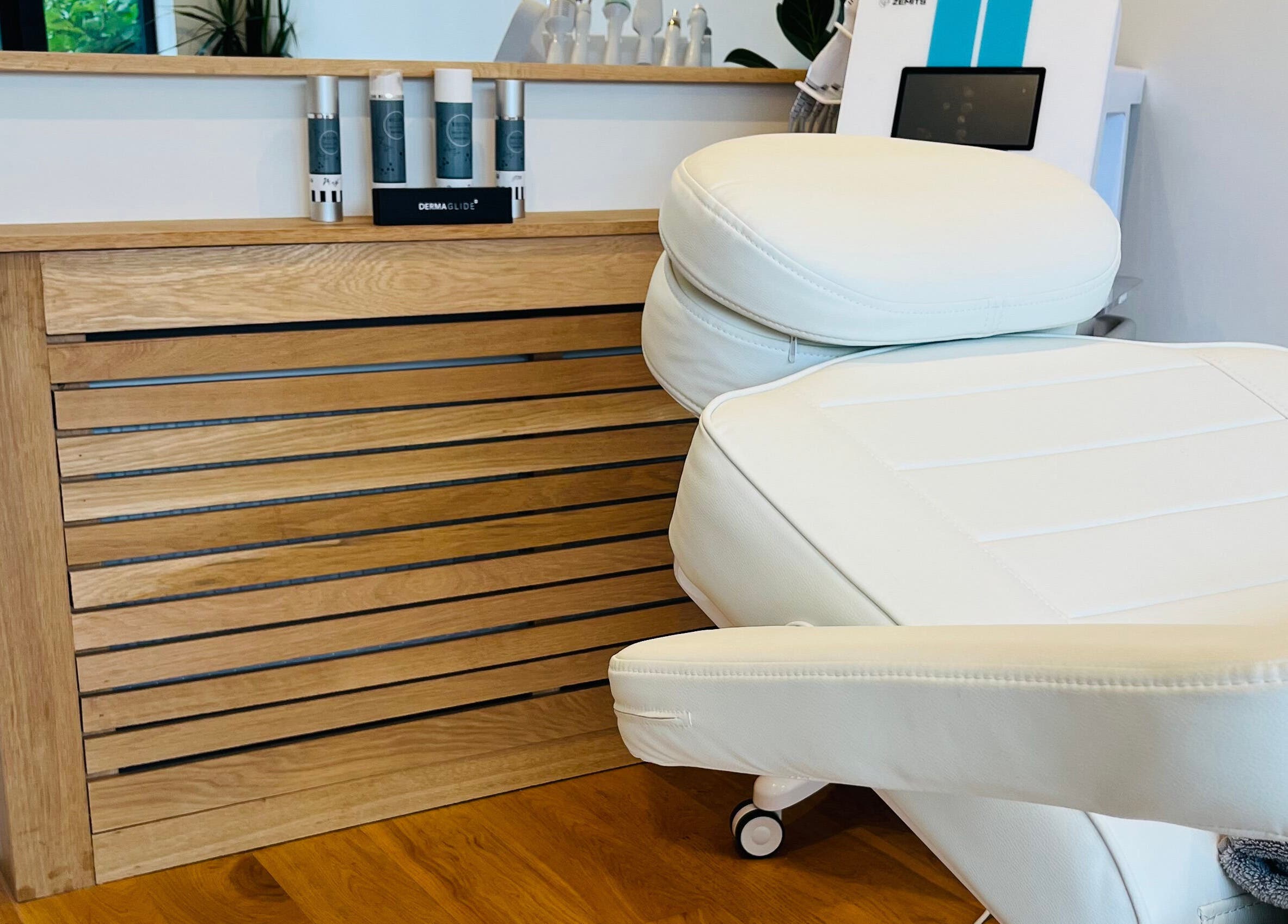 Comfortable white recliner at Thanet Rejuvenation Studio, RAMSGATE, England, GB for relaxation.