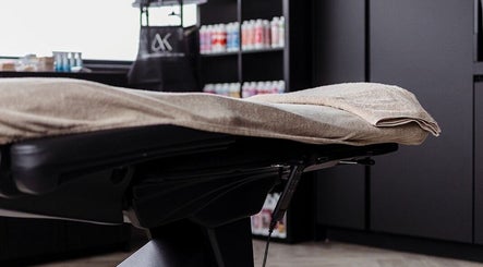 Schoonheidsbed bij Aukje Kramer Permanent make-up & Fineline tattoos in Goor, Overijssel, NL.