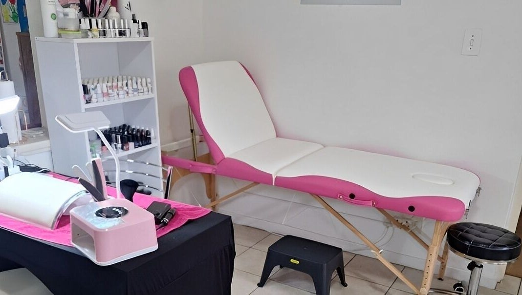 Modern nail studio at Eksie Perfeksie Naels in Gqeberha, Eastern Cape, ZA with stylish pink and white decor.