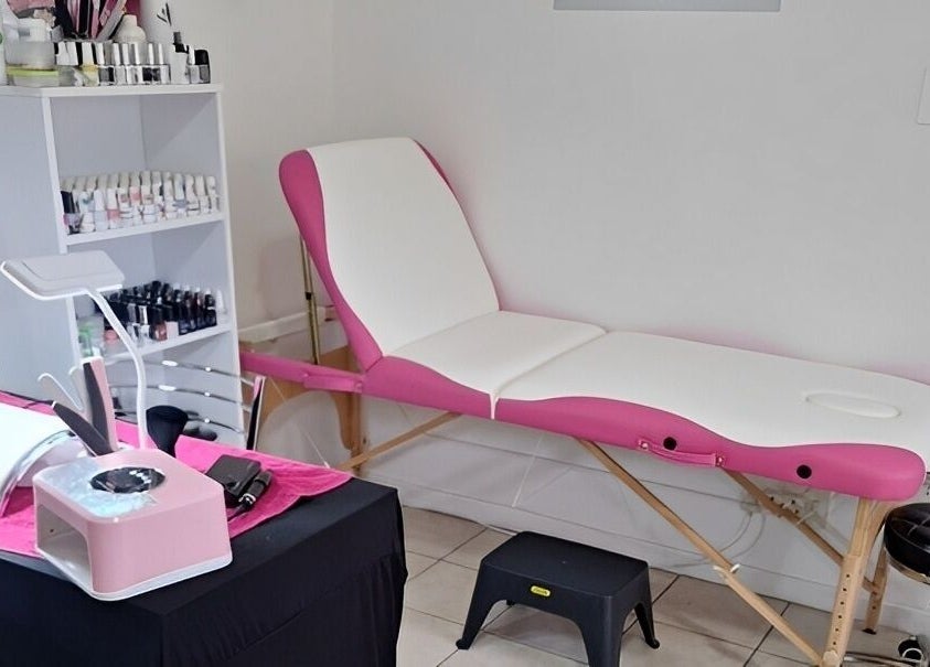 Modern nail studio at Eksie Perfeksie Naels in Gqeberha, Eastern Cape, ZA with stylish pink and white decor.