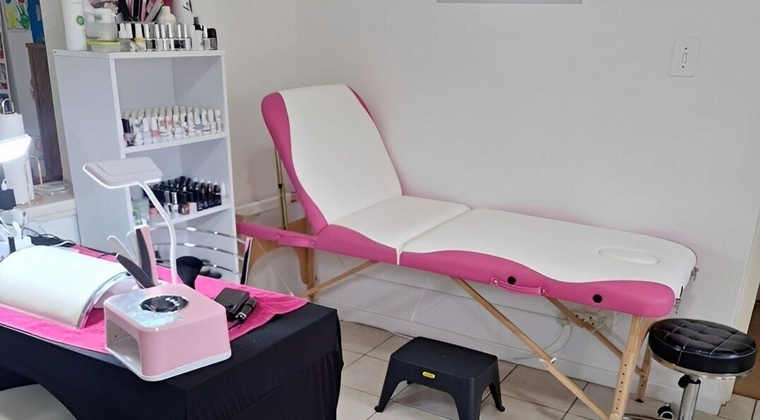 Modern nail studio at Eksie Perfeksie Naels in Gqeberha, Eastern Cape, ZA with stylish pink and white decor.