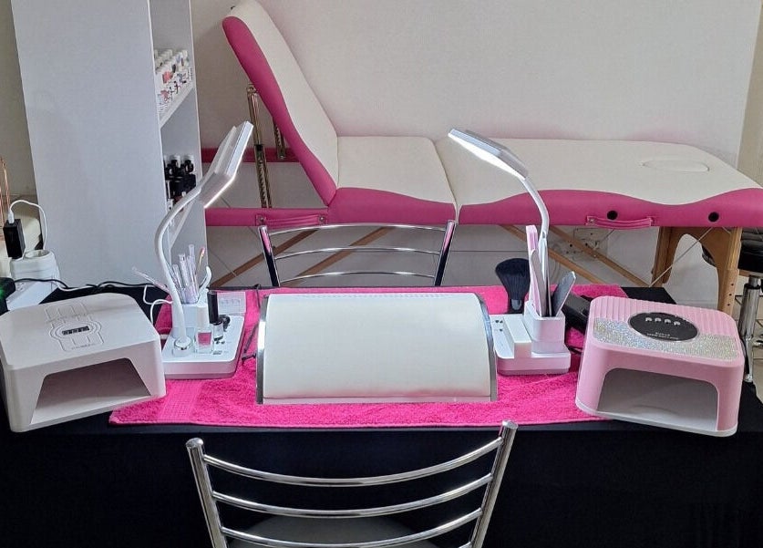 Eksie Perfeksie Naels nail station with vibrant pink and white decor in Gqeberha, Eastern Cape, ZA.