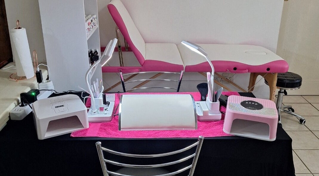 Eksie Perfeksie Naels nail station with vibrant pink and white decor in Gqeberha, Eastern Cape, ZA.