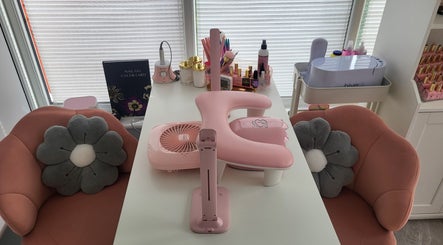 Wax and Nails Lounge
