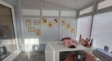 Wax and Nails Lounge image 3