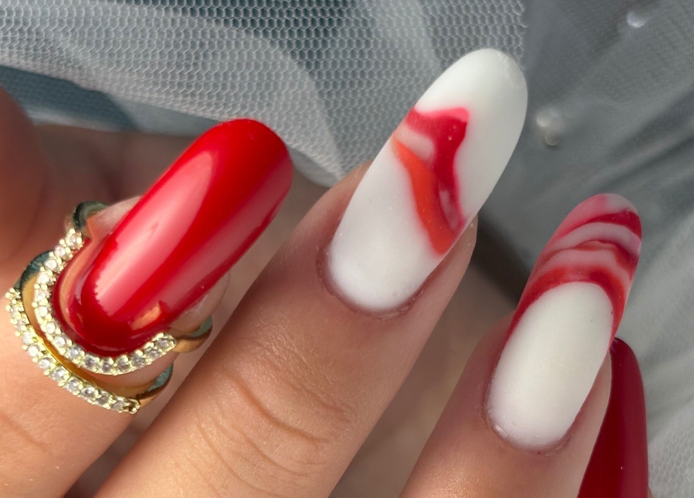 Rode en witte nailart bij Beauty Dendermonde by Andra, Dendermonde, Vlaams Gewest, BE.