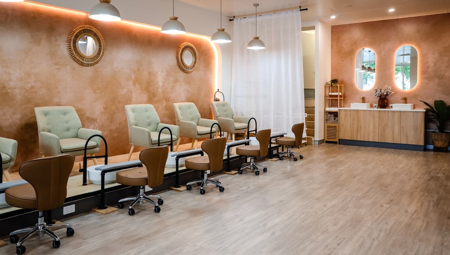 Serene Retreat & Social Spa изображение 1