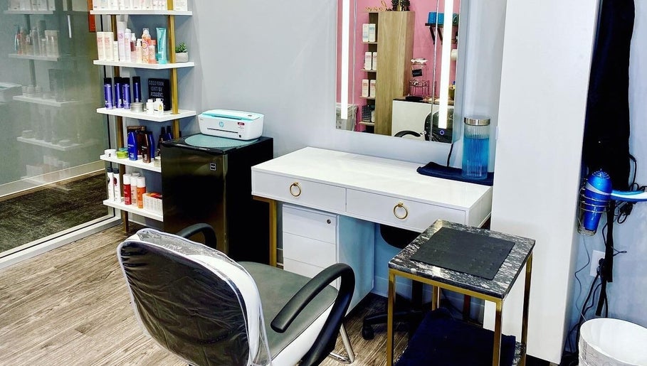 Ellie's Beauty Salon in Houston – obraz 1