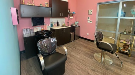 Ellie's Beauty Salon in Houston – obraz 2