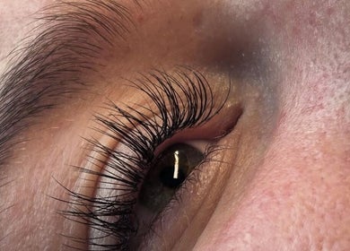 Close-up of curled eyelashes at A.S.K BEAUTY, Hayle, England, GB, showcasing precision in beauty treatment.