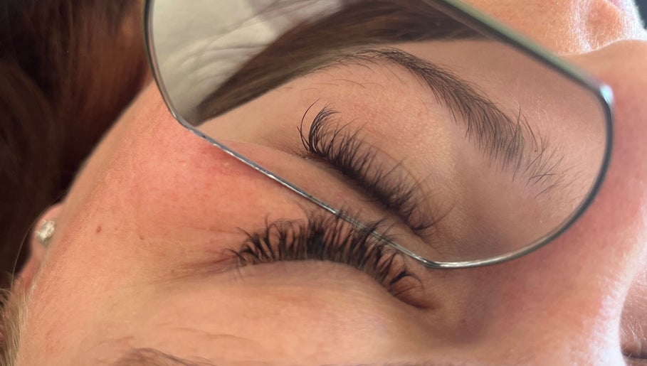 mandy lashes image 1