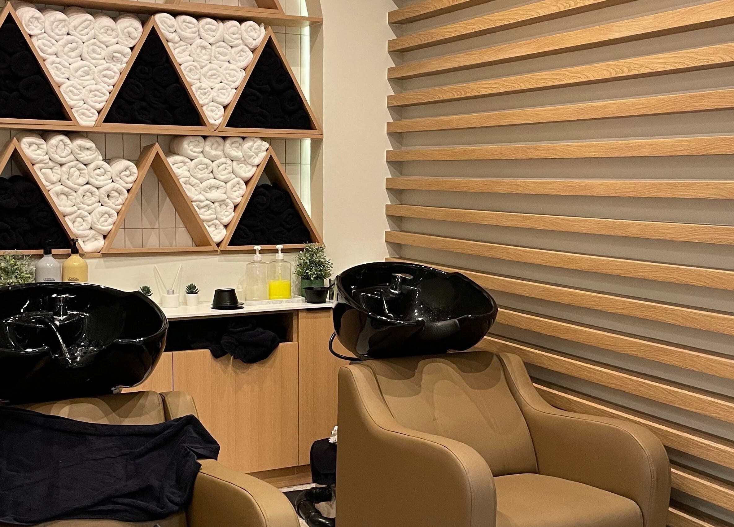 Luxurious wash station at Azta Urban Salon, Makati, Metro Manila, PH, featuring stylish design and comfort.