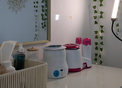 Espace soins L'oasis Bien être à Courgains, Pays De La Loire, FR avec matériel esthétique moderne.
