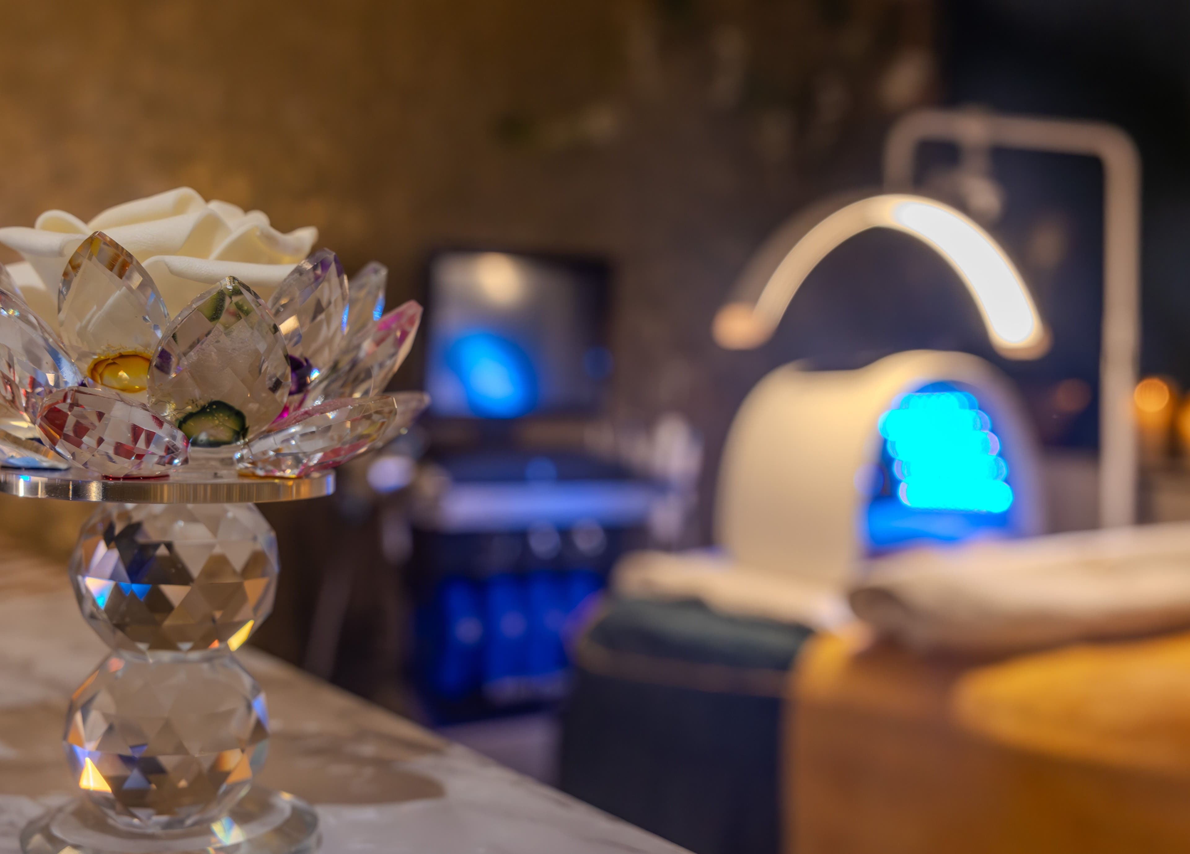 Bougie cristalline et lumière douce à My Golden Hour, Paris, Île-de-France, FR.