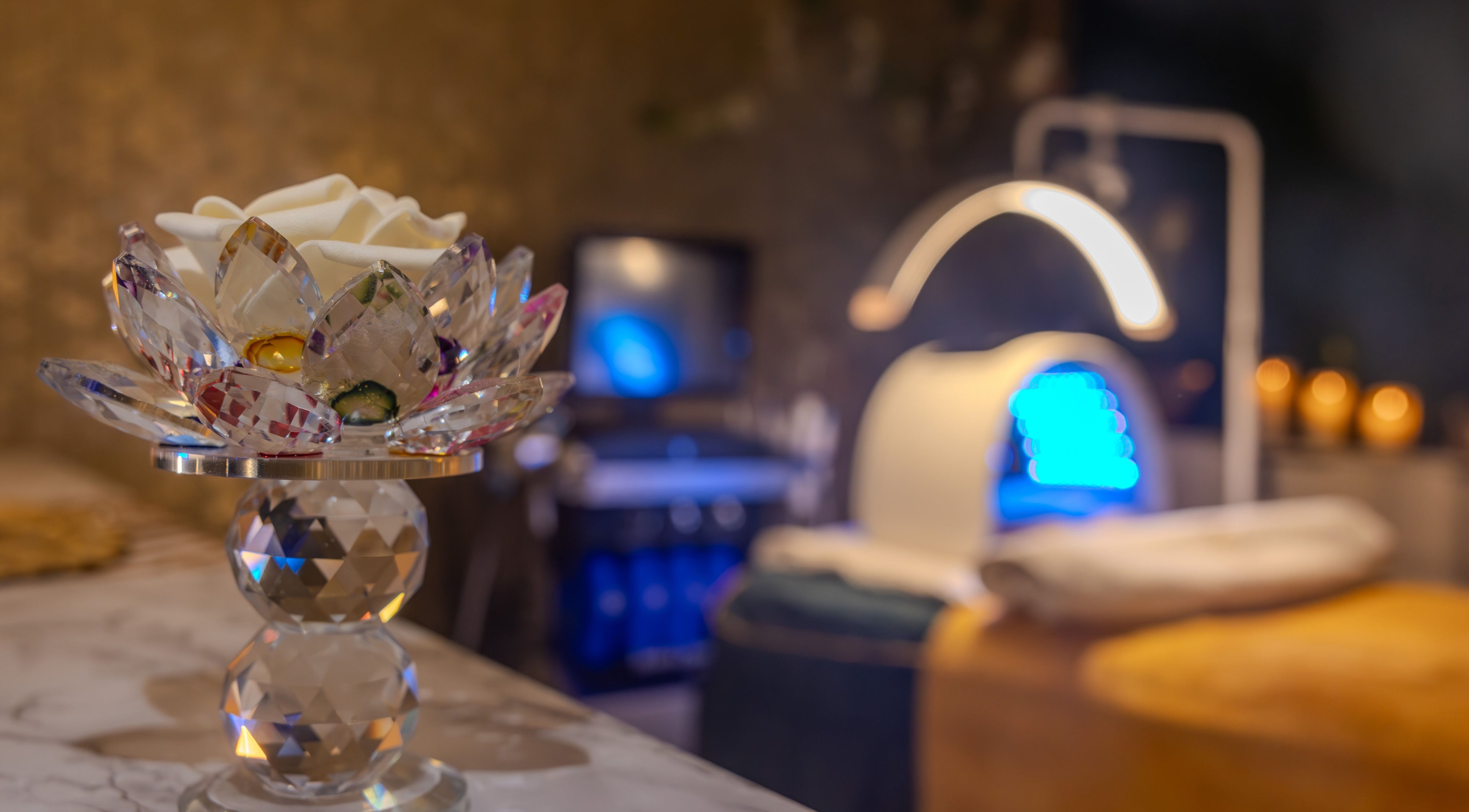 Bougie cristalline et lumière douce à My Golden Hour, Paris, Île-de-France, FR.