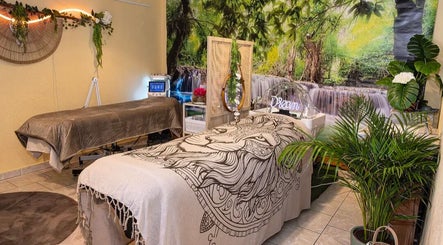 Salle de soin relaxante à Onetimebeauty- institut de beauté Clairvaux, Ville-sous-la-ferté, Grand Est, FR.