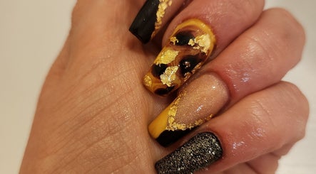 Alibi Nails