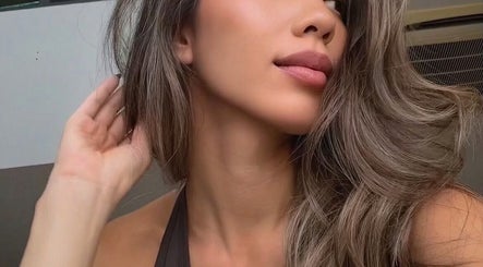 Elegant profile view showcasing shiny hair at The Beauty Salon By Andy, Hồ Chí Minh, Phường Bến Thành, VN.