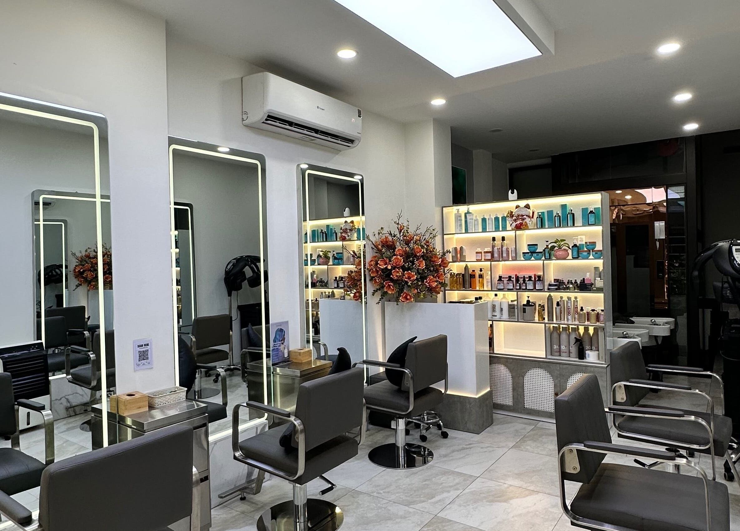 Sleek salon interior at The Beauty Salon By Andy, Hồ Chí Minh, featuring modern chairs and product displays.