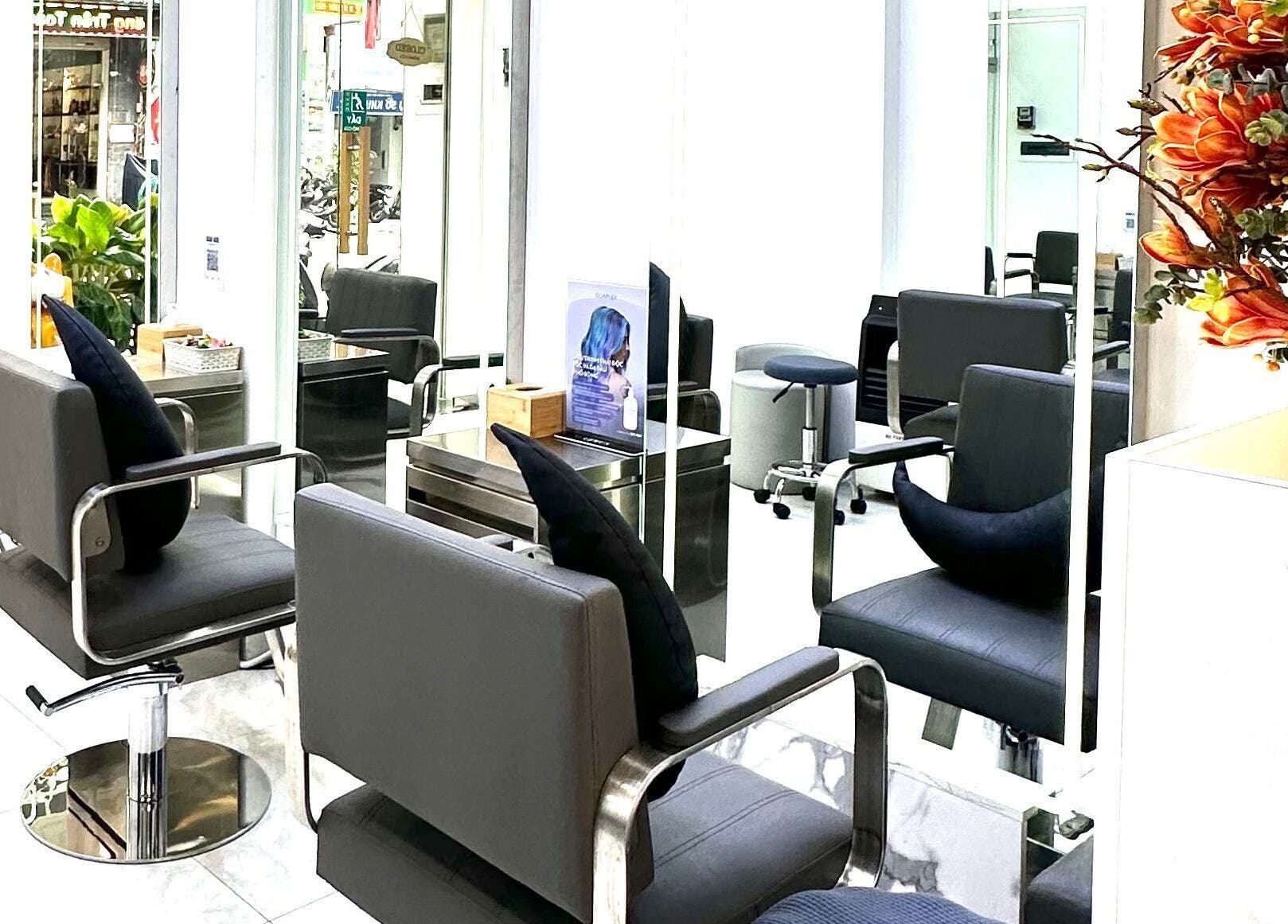 Modern salon chairs in The Beauty Salon By Andy, Hồ Chí Minh, VN, showcasing stylish and comfortable design.