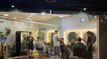 KAOS Peluquería y Barbería imagine 2