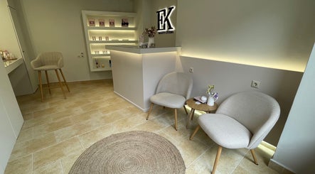 EK BEAUTY STUDIO