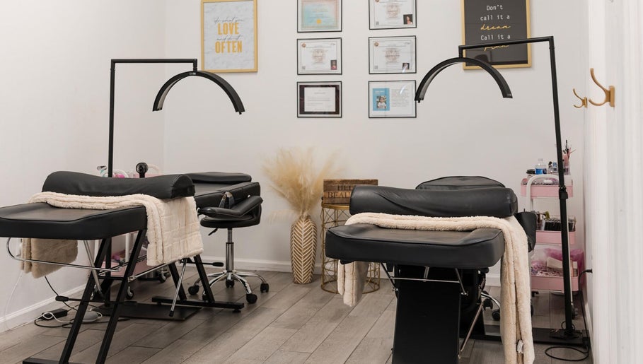 Eye Candy Lash and Brow Bar, bild 1