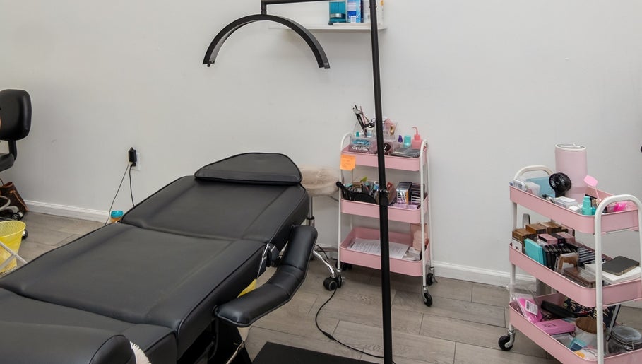 Treatment room at Eye Candy Lash and Brow Bar in Sarasota, Florida, US, featuring a modern lash station.