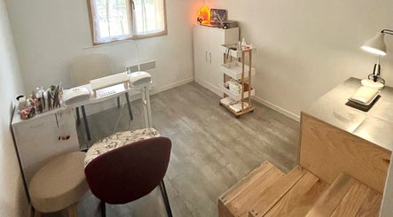 Salle de soins élégante chez Ninaili, Mimizan, Nouvelle-aquitaine, FR.