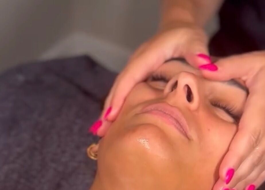 Relaxing facial at James Aesthetics, Northampton, England, GB, offering soothing wellness treatments.