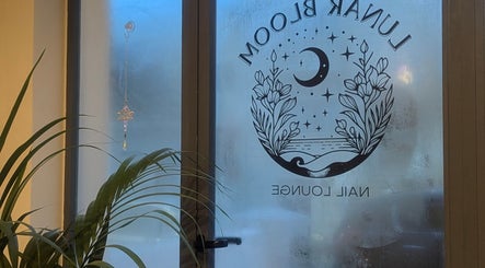 Lunar Bloom Nail Lounge slika 3