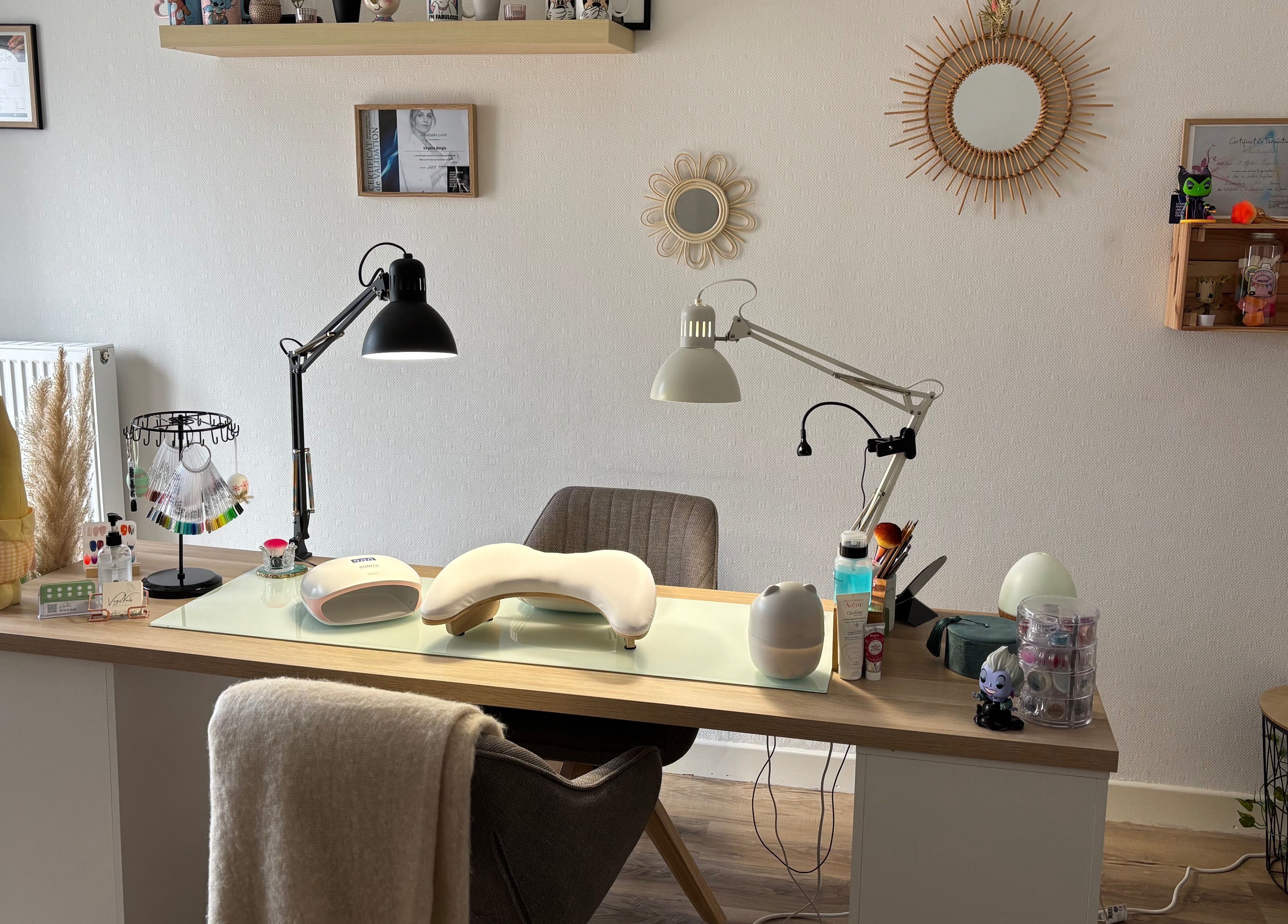 Coin manucure moderne chez Virgi Nails, Lezoux, Auvergne-rhône-alpes, FR.