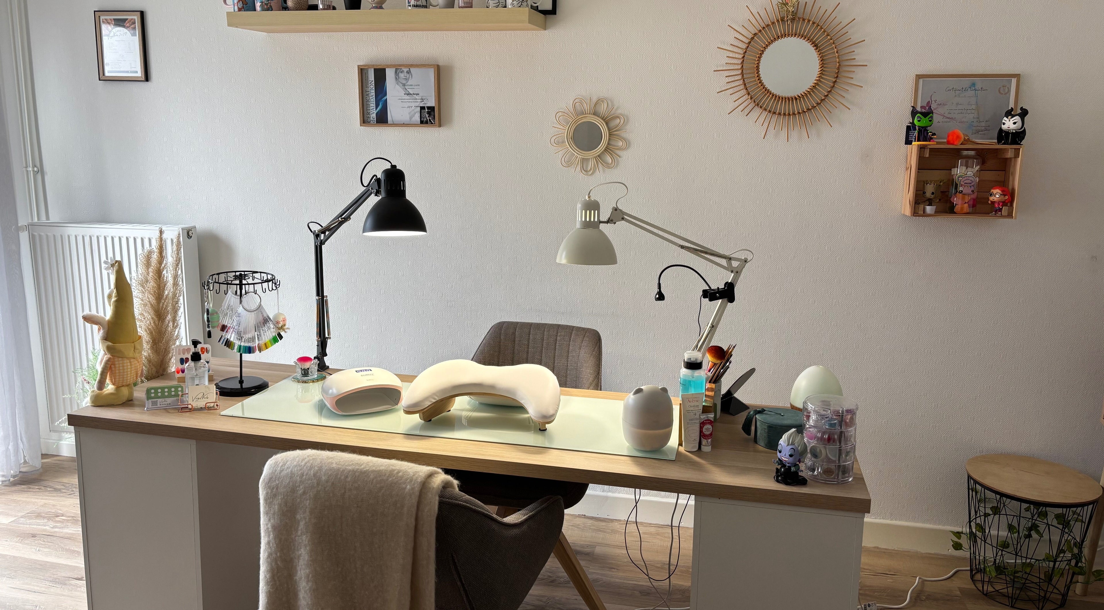 Coin manucure moderne chez Virgi Nails, Lezoux, Auvergne-rhône-alpes, FR.