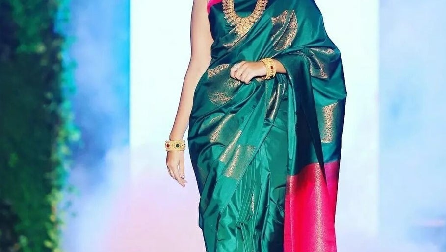 Model showcases elegant sari at Gnc fashion event, Chennai, Tamil Nadu, IN.