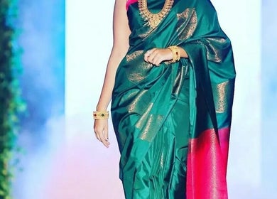 Model showcases elegant sari at Gnc fashion event, Chennai, Tamil Nadu, IN.