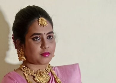 Woman in traditional jewelry at Gnc, Chennai, Tamil Nadu, IN.