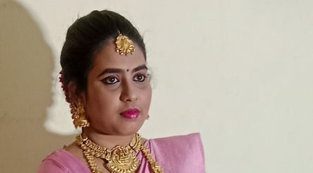 Woman in traditional jewelry at Gnc, Chennai, Tamil Nadu, IN.
