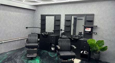 The Hairquarters, bilde 2