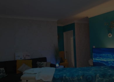 Salon de massage apaisant à Le Petit Cocon de Sandrine, Nouméa, Province Sud, NC, éclairé doucement.