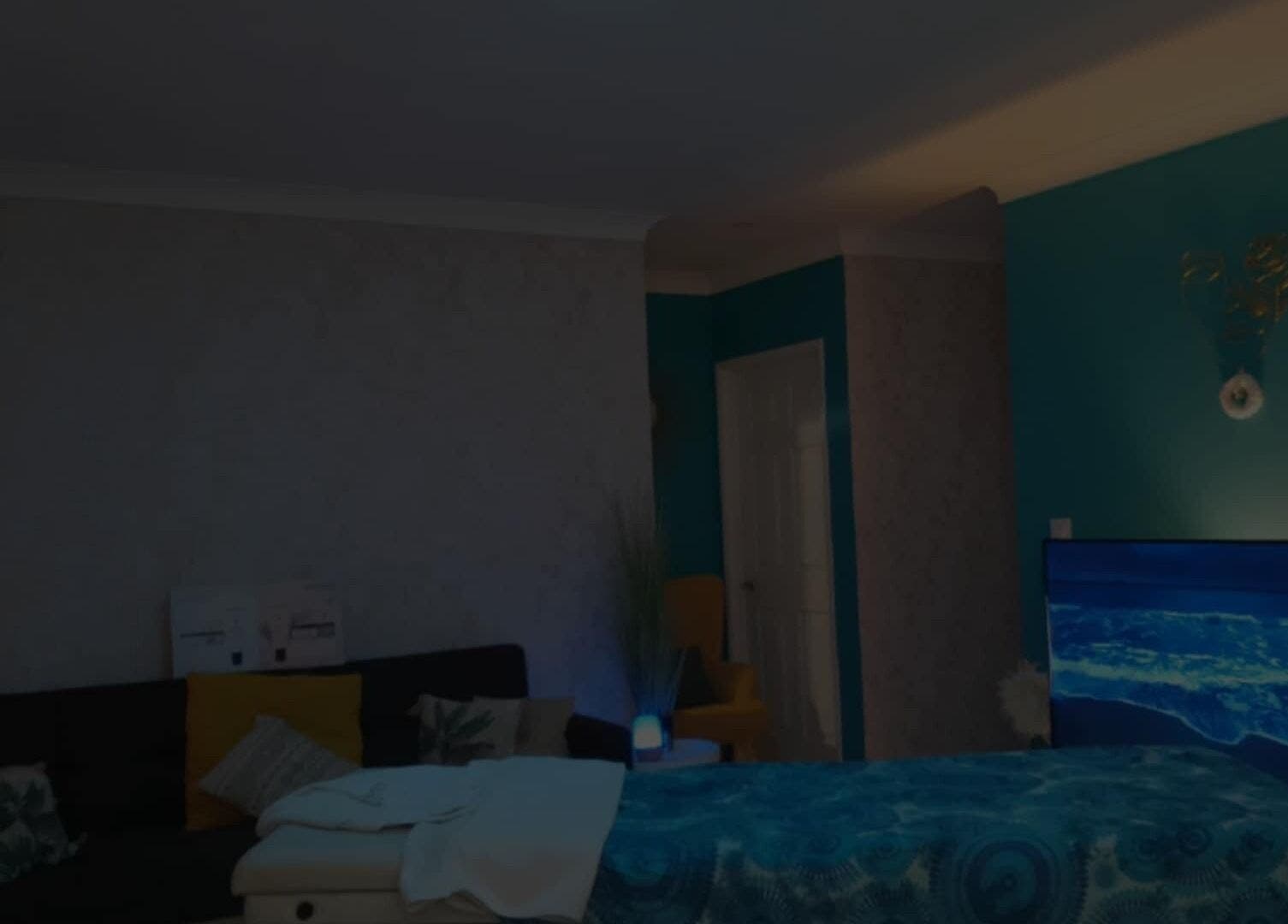 Salon de massage apaisant à Le Petit Cocon de Sandrine, Nouméa, Province Sud, NC, éclairé doucement.