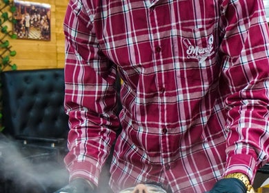 Barbero en Mens Cuts and Shaves, sede ingenio, aplica tratamiento en Cali, Valle Del Cauca, CO.