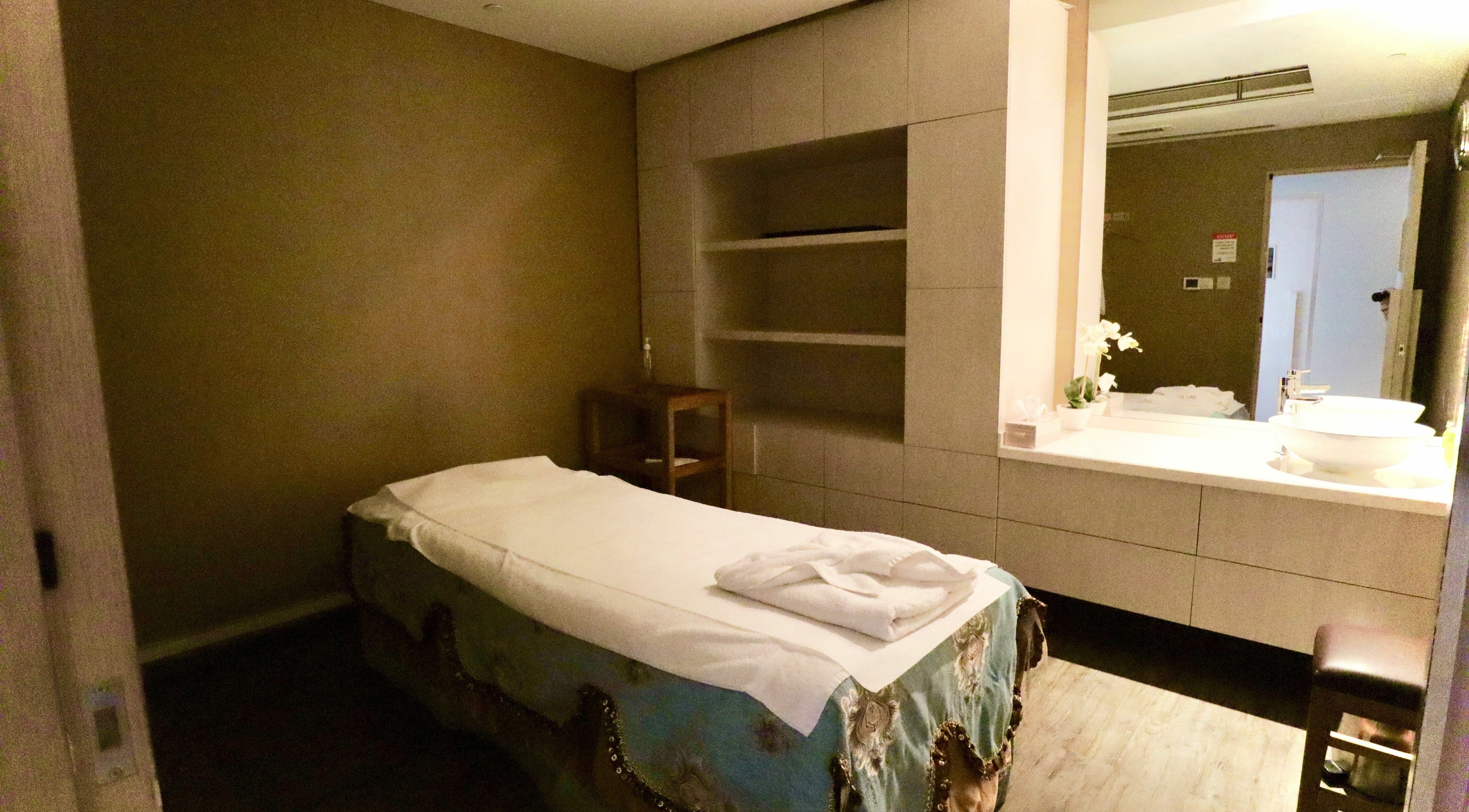 Relaxing massage room at Yinyang Connection Massage Center - JBR, Dubai, Dubai, AE, offering luxurious wellness.