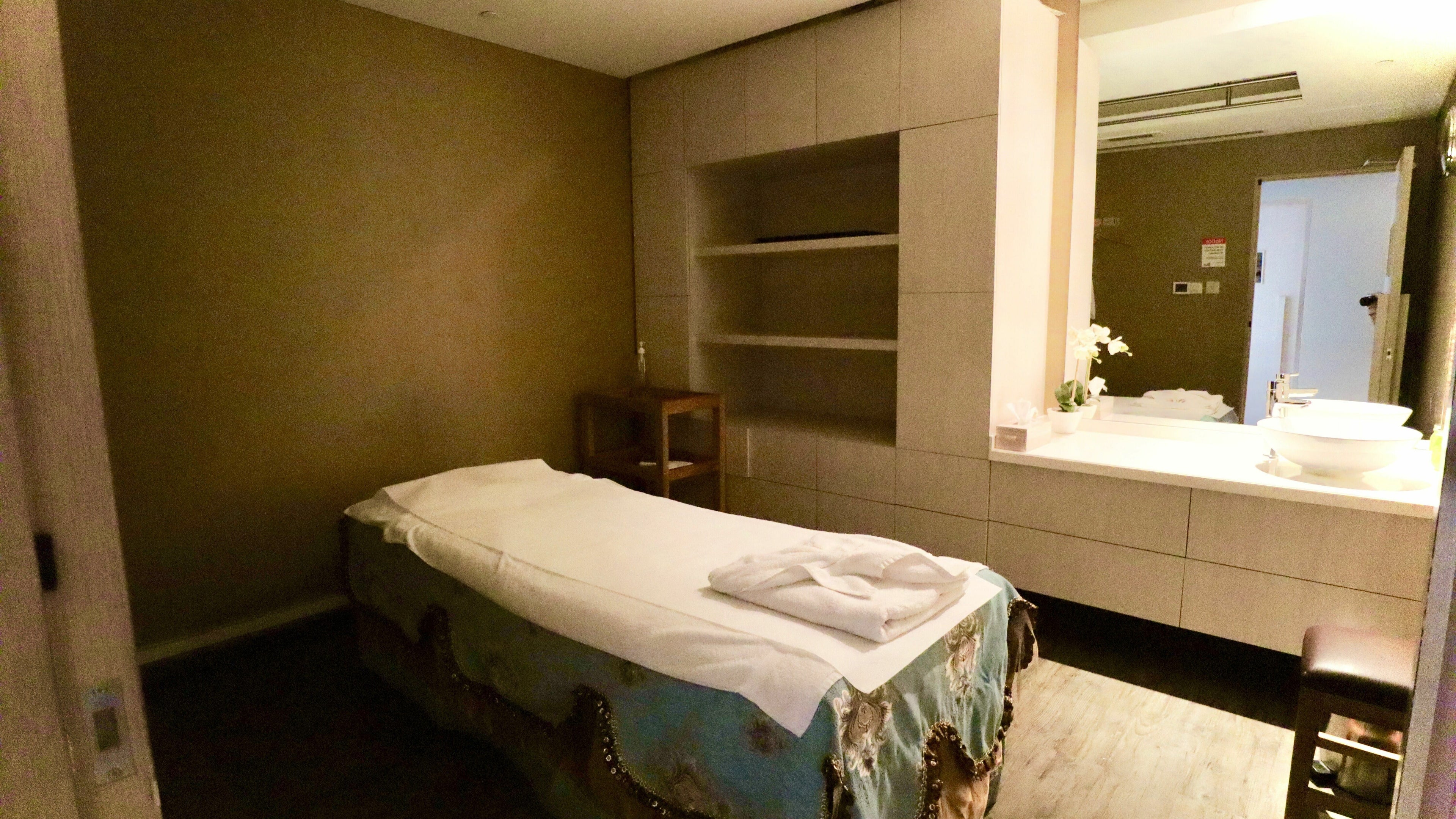 Relaxing massage room at Yinyang Connection Massage Center - JBR, Dubai, Dubai, AE, offering luxurious wellness.