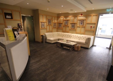 Elegant waiting area at Yinyang Spa-Village Mall, Dubai, Dubai, AE featuring plush seating and modern decor.