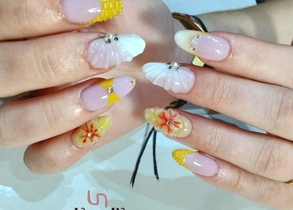 Intricate floral nail art at Le Naile Beauty Studio, Bali, Bali, ID showcasing elegant, colorful designs.